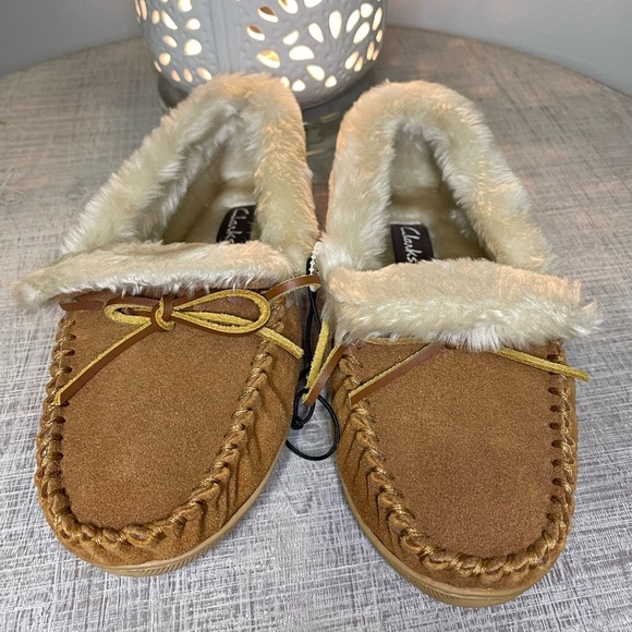 Clarks Slippers Shoes - Picture 1 of 5